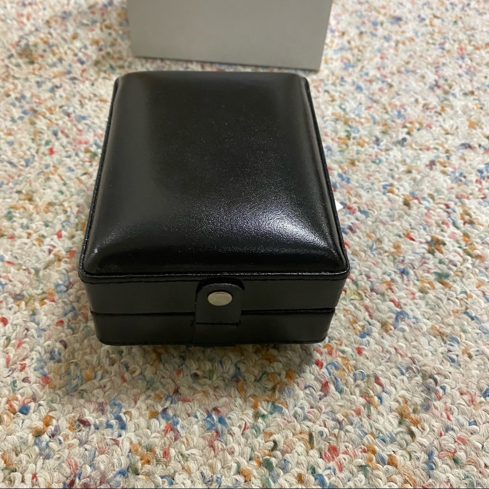 NWT Wolf Design small jewelry case